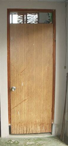サトートーヨー住器の木製ドアを新しく☆の施工前の写真1