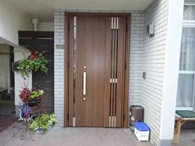 サトートーヨー住器の玄関ドアリフォーム　『リシェント』施工例の施工後の写真1