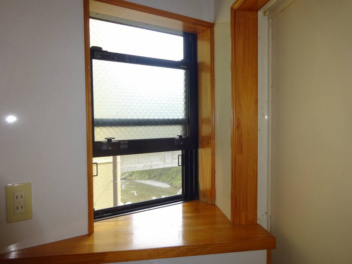 サトートーヨー住器のLIXIL 窓リフォーム『インプラス』の施工前の写真1