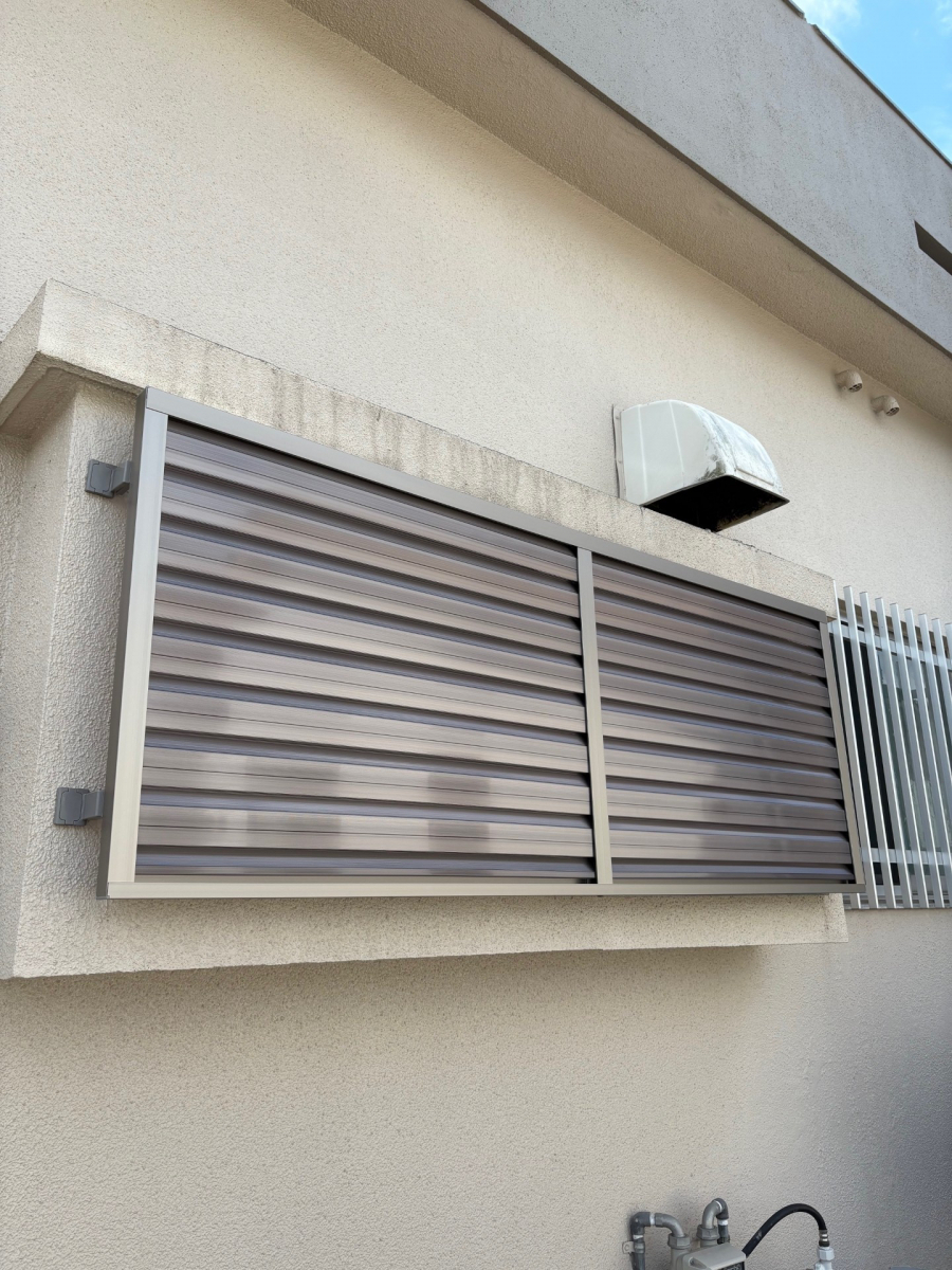 サトートーヨー住器の暗すぎない窓の目隠しの施工後の写真1