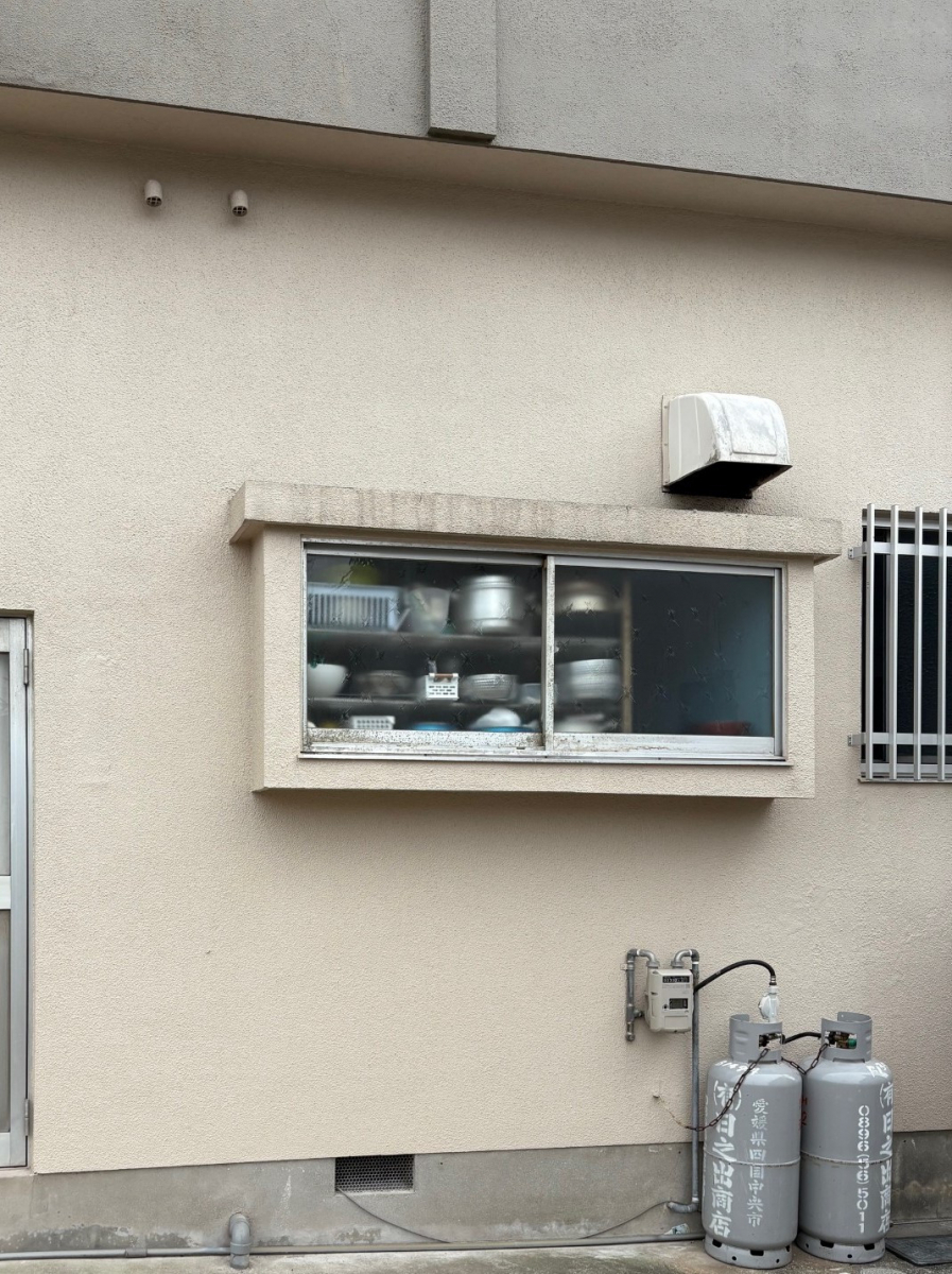 サトートーヨー住器の暗すぎない窓の目隠しの施工前の写真1