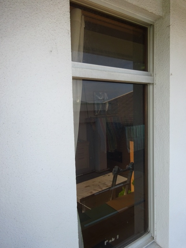 サトートーヨー住器の取替窓リフォームでFIX窓から引違い窓への施工前の写真1