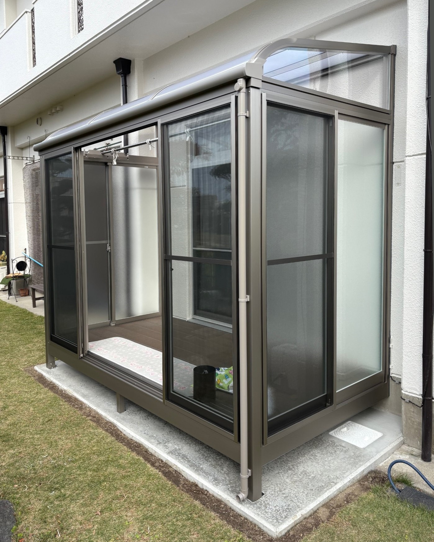 サトートーヨー住器の雨の日も安心！物干しスペースが大変身！の施工後の写真2