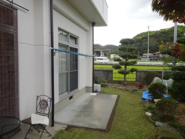 サトートーヨー住器の雨の日も安心！物干しスペースが大変身！の施工前の写真2