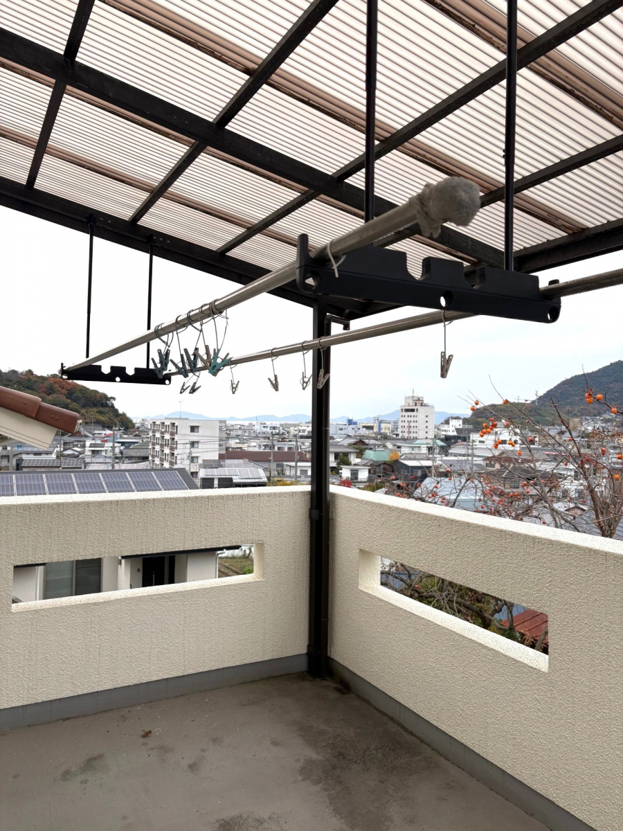 サトートーヨー住器の引きちぎれた吊り下げ物干し金物の施工後の写真2