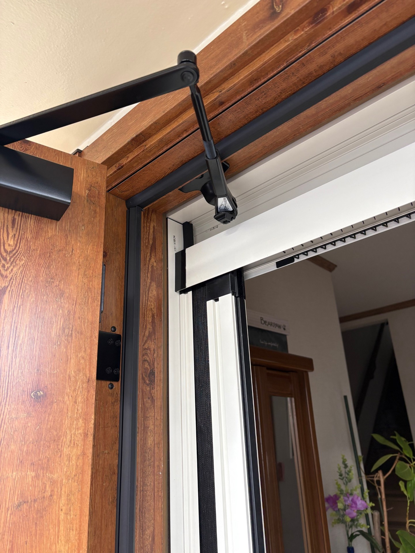 サトートーヨー住器の傷んだ木製玄関ドアを交換の施工後の写真3