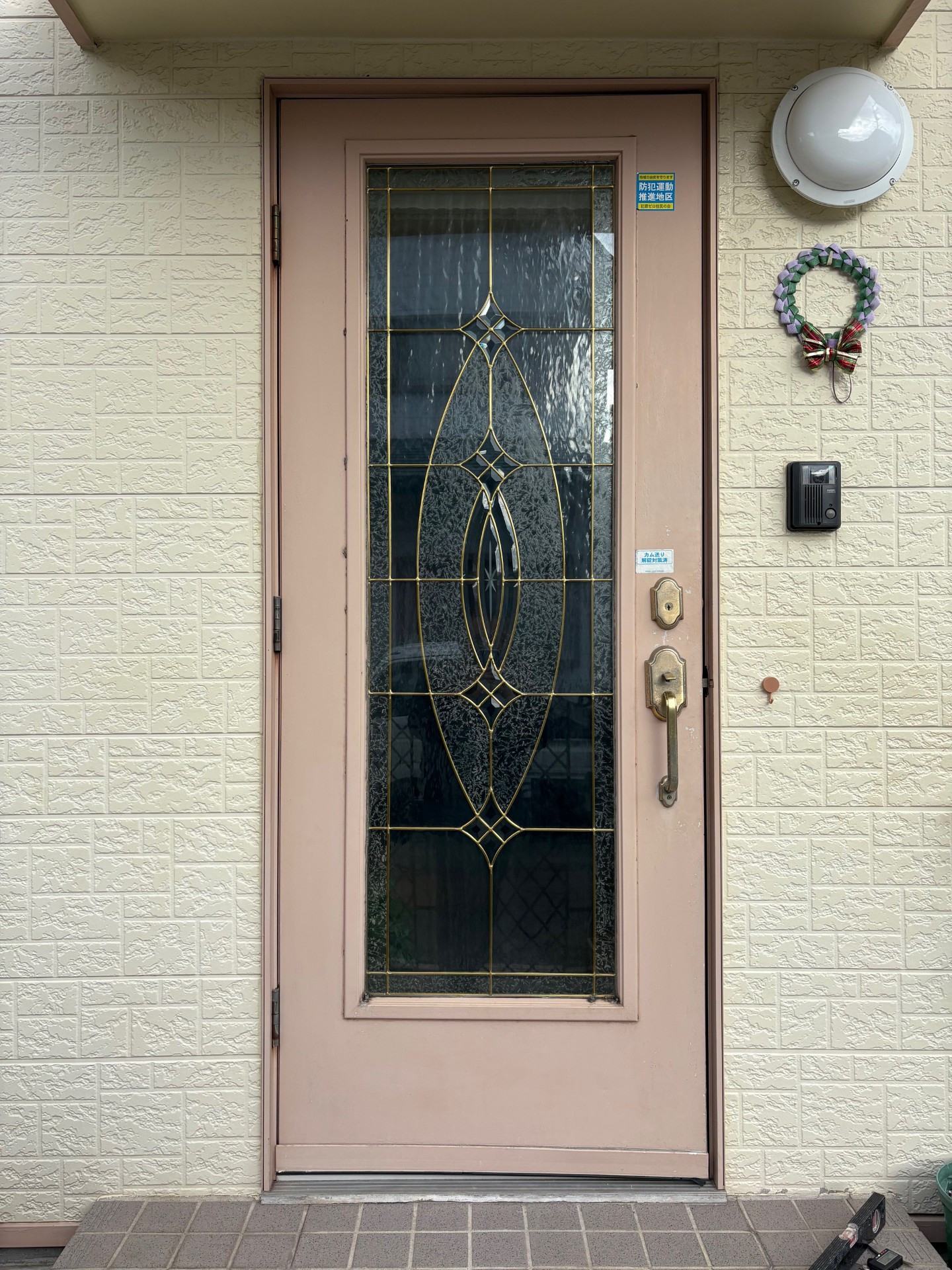 サトートーヨー住器の傷んだ木製玄関ドアを交換の施工前の写真1