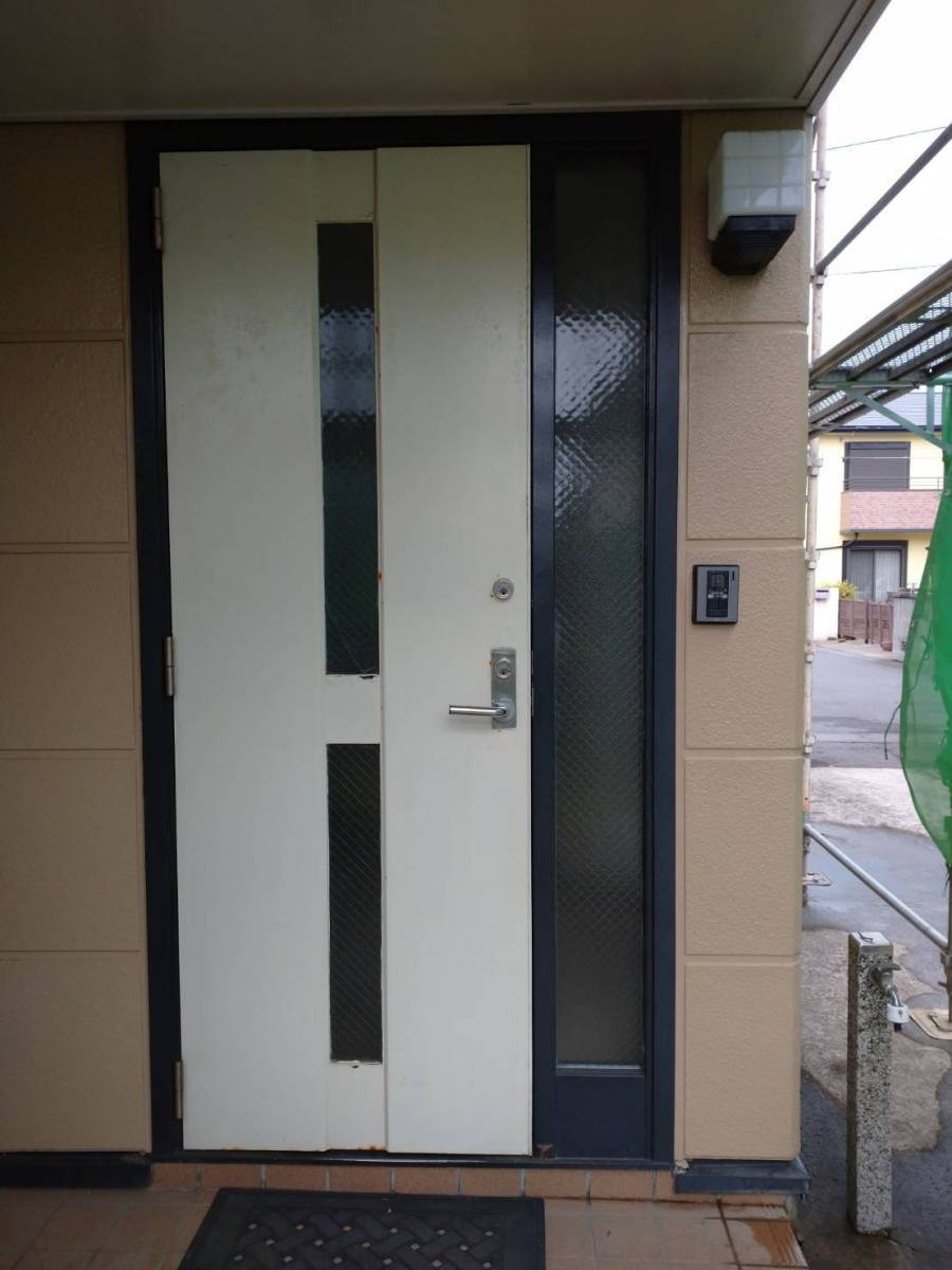 二葉屋の鹿嶋市　S様邸　リシェント玄関ドア交換工事をしましたの施工前の写真1