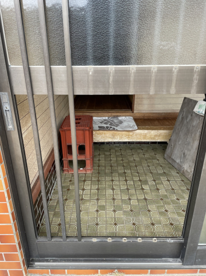二葉屋の玄関引戸　ガラス修理施工事例写真1