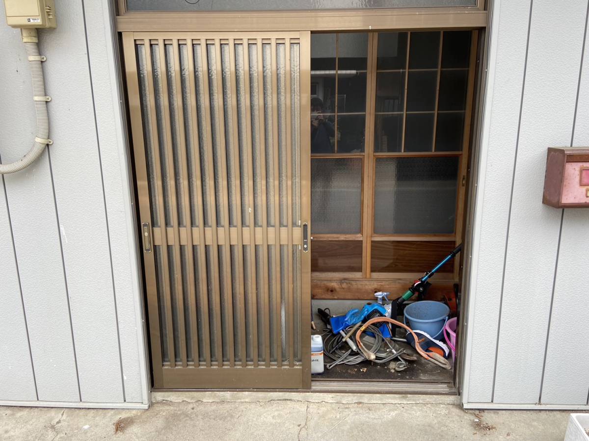 飯田トーヨー住器の玄関に網戸を取付けました！の施工前の写真1