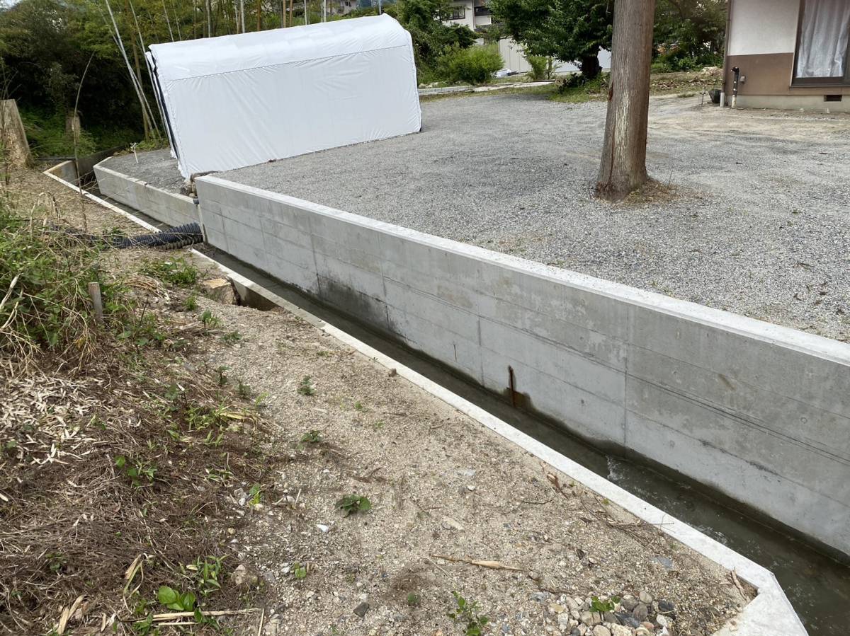 飯田トーヨー住器のフェンスの施工を行いました！！の施工前の写真1