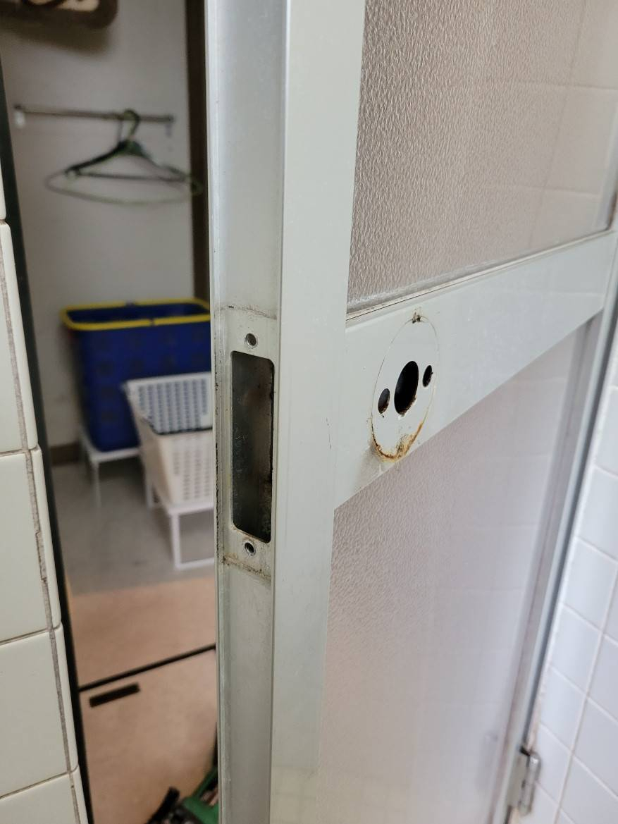 キタノトーヨー住器の浴室ドアのノブ交換の施工前の写真2