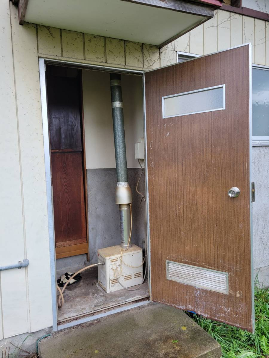 キタノトーヨー住器の勝手口ドアの修繕工事の施工前の写真2