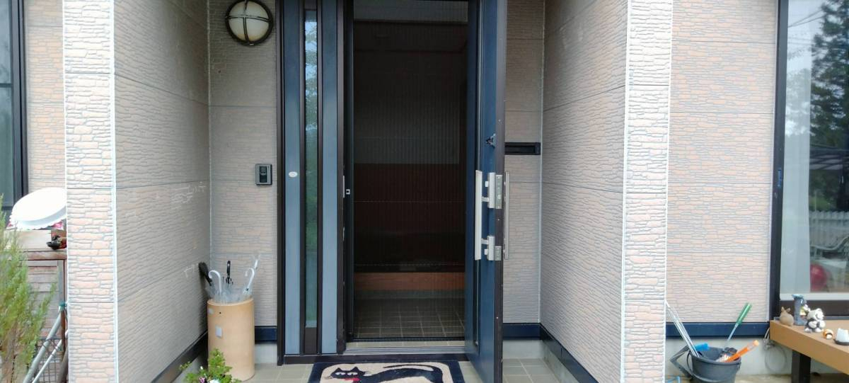 キタノトーヨー住器の玄関・親子ドアに網戸の施工後の写真1