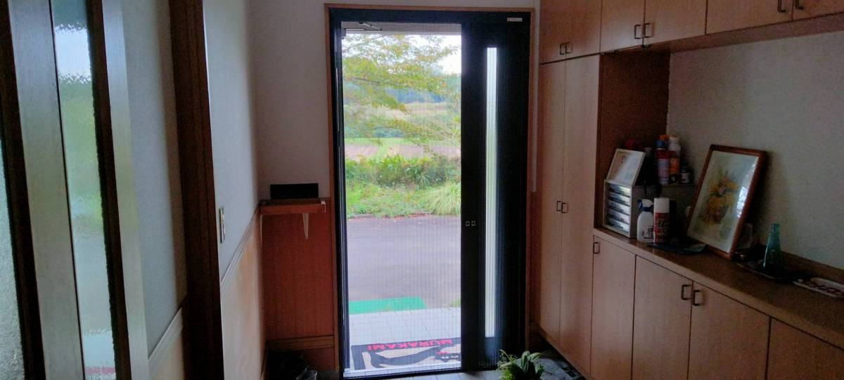 キタノトーヨー住器の玄関・親子ドアに網戸の施工後の写真2