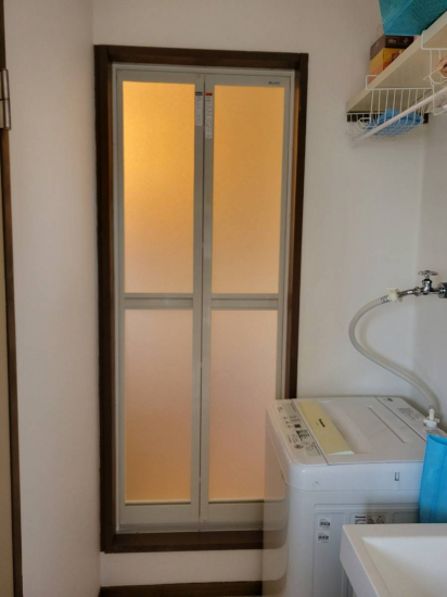 キタノトーヨー住器の古くなった浴室ドアを簡単工事でパッと交換施工事例写真1