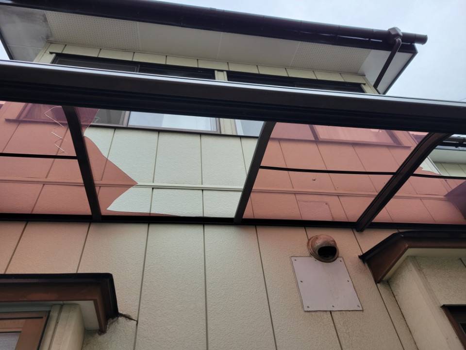 キタノトーヨー住器のテラス屋根の修理の施工前の写真1