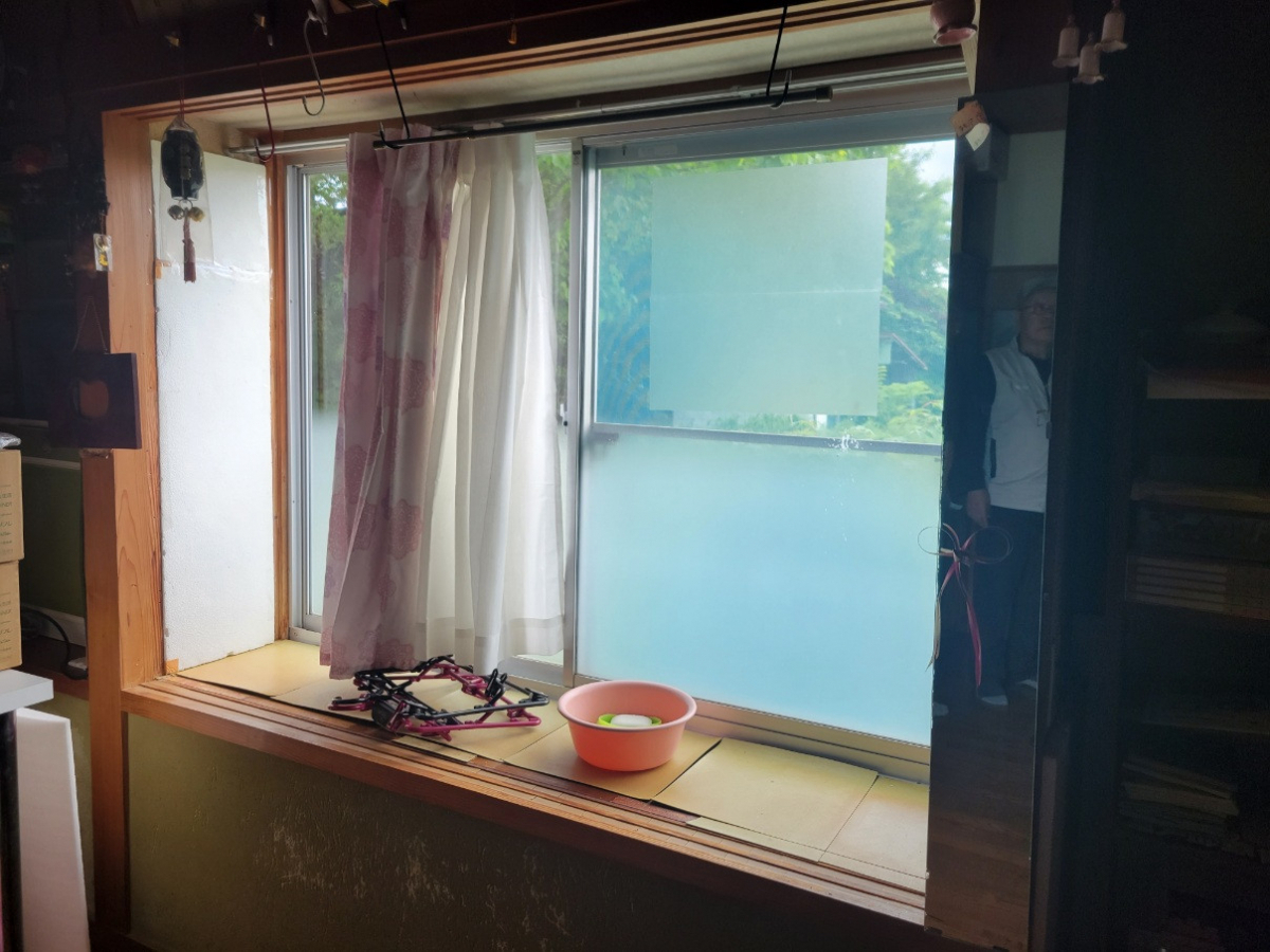 キタノトーヨー住器の断熱性能の高いサッシへ交換工事致しました!の施工前の写真1