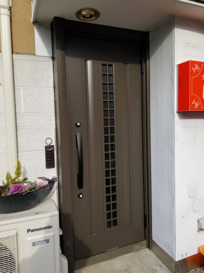 キタノトーヨー住器の店舗入り口玄関ドア交換工事施工事例写真1