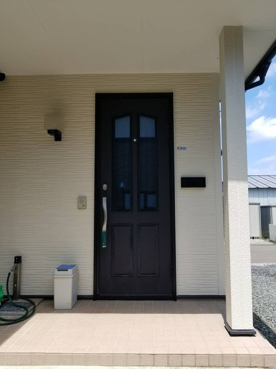 キタノトーヨー住器の玄関ドアのリフォームです。の施工前の写真1