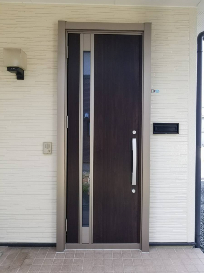 キタノトーヨー住器の玄関ドアのリフォームです。施工事例写真1