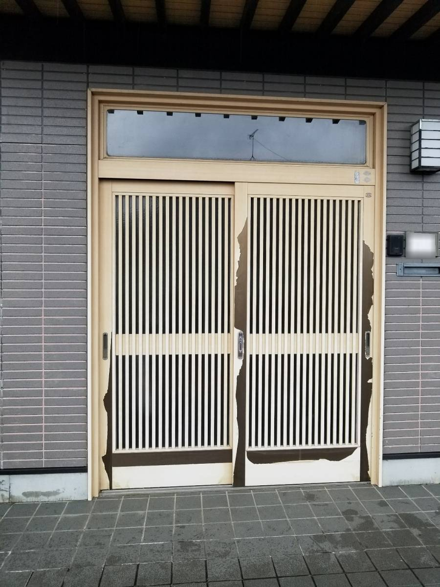 キタノトーヨー住器の玄関引き戸リフォームの施工前の写真1