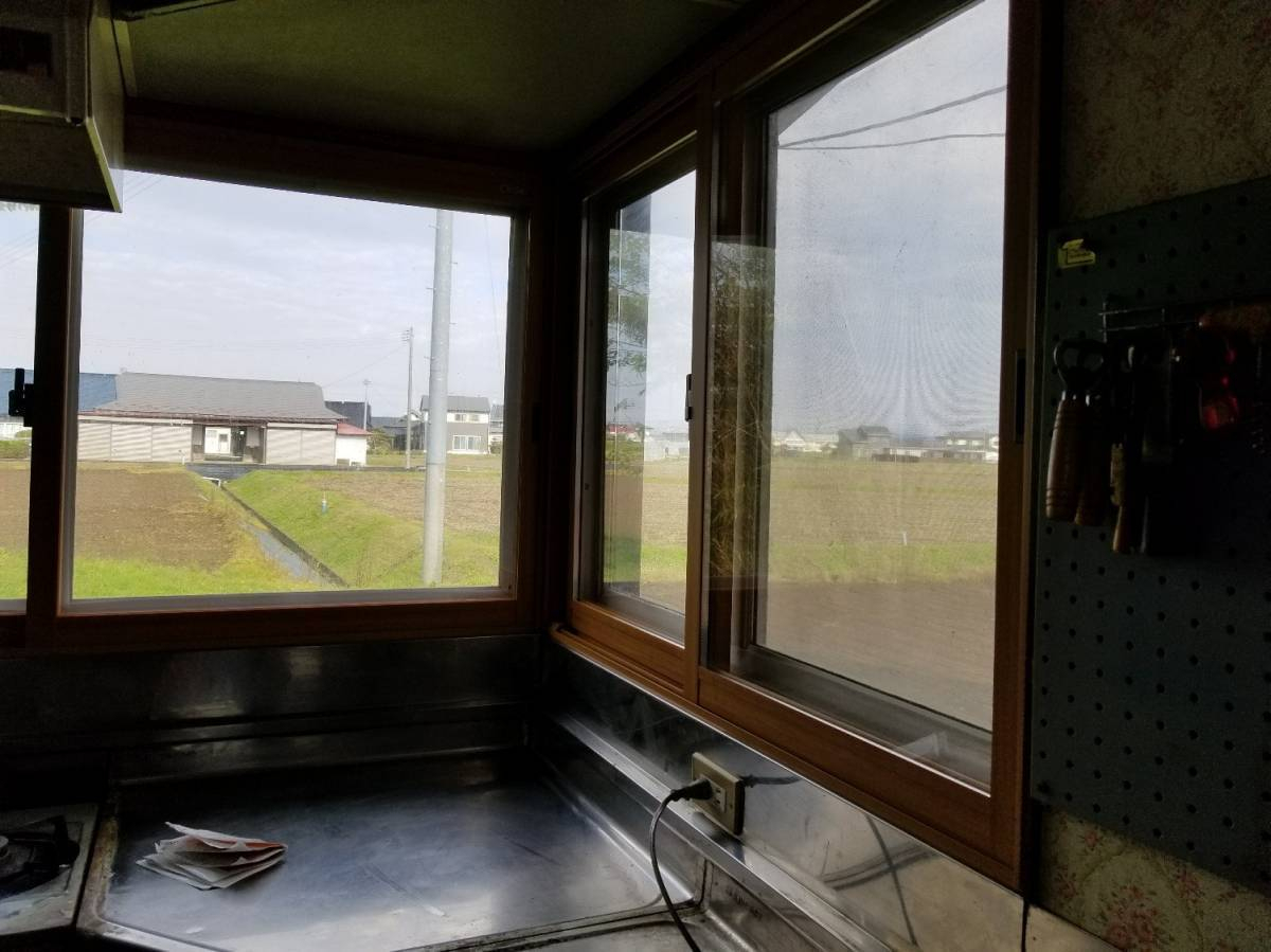 キタノトーヨー住器のキッチン内窓取付工事　インプラスペアガラスの施工後の写真1