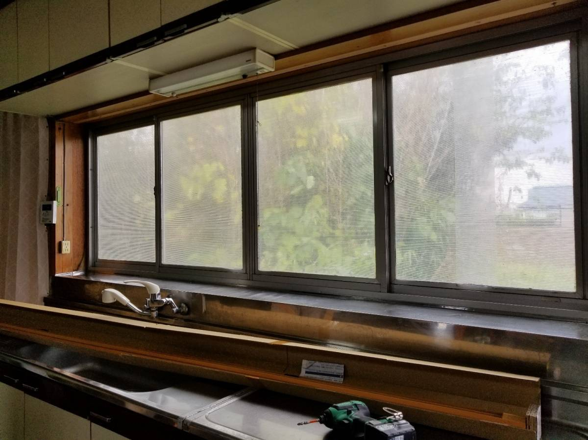 キタノトーヨー住器のキッチン内窓取付工事　インプラスペアガラスの施工前の写真1