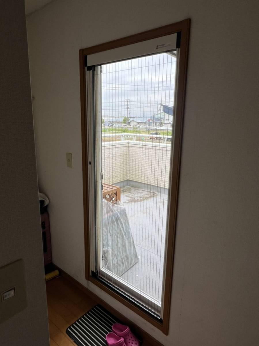 キタノトーヨー住器のベランダに出入りするドアに網戸を取り付けしました！の施工後の写真1