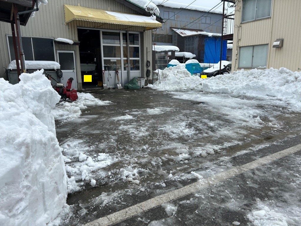 駐車場の除雪も大事!!! ミヤザキトーヨー住器のブログ 写真8