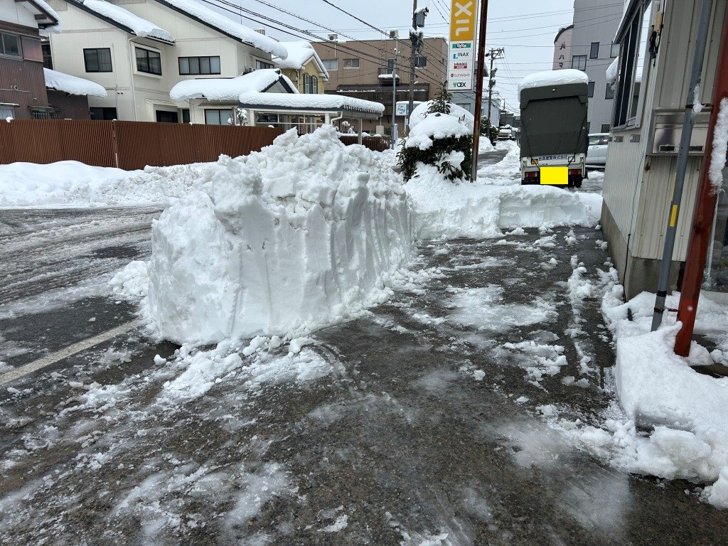 駐車場の除雪も大事!!! ミヤザキトーヨー住器のブログ 写真7