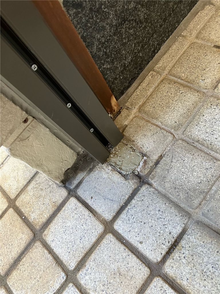 ミヤザキトーヨー住器の【玄関ドアリシェント】フラット玄関のリシェント（カバー工法）施工に関する重要事項の施工事例詳細写真2