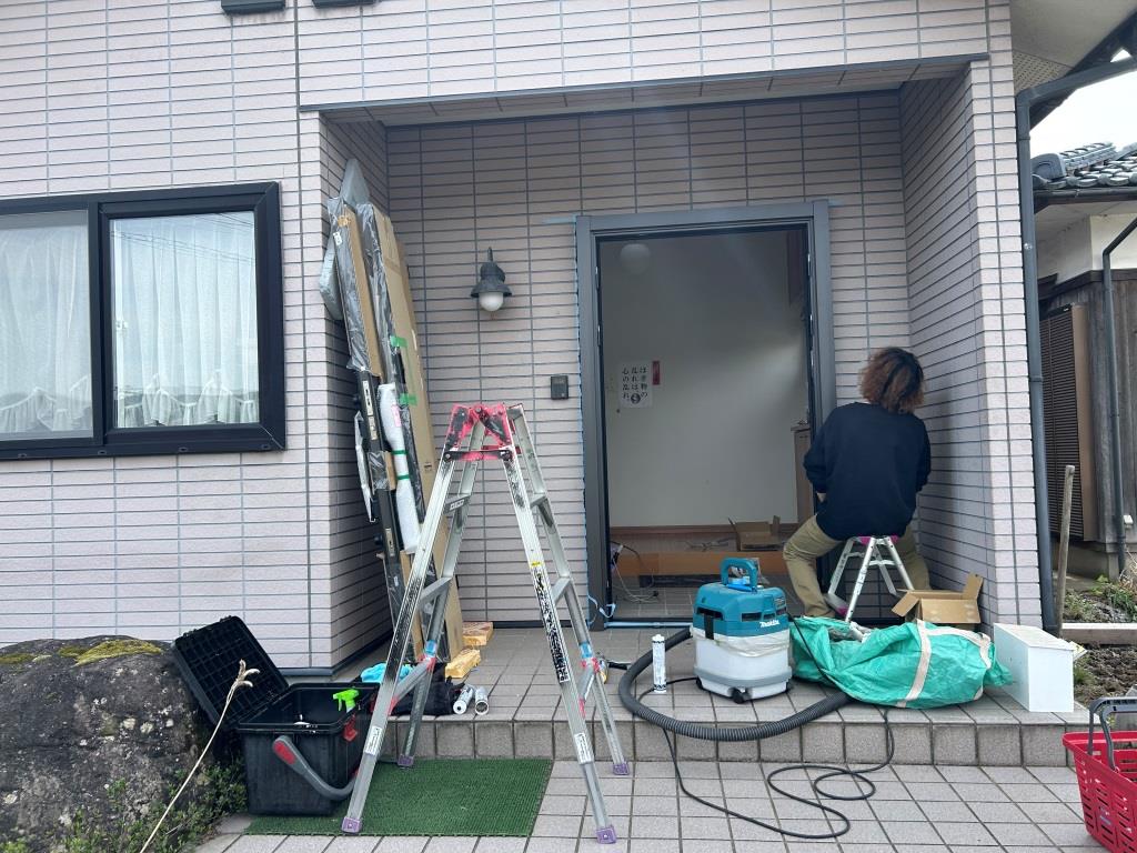 念願の玄関工事日!!! ミヤザキトーヨー住器のブログ 写真3