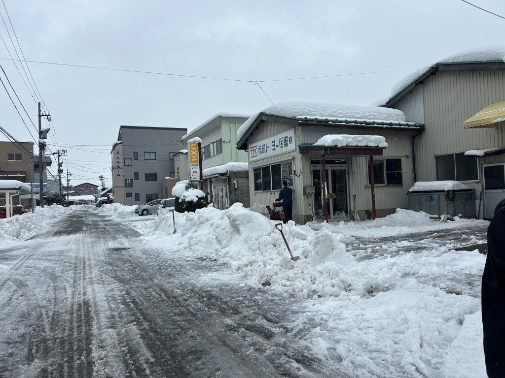 駐車場の除雪も大事!!! ミヤザキトーヨー住器のブログ 写真6