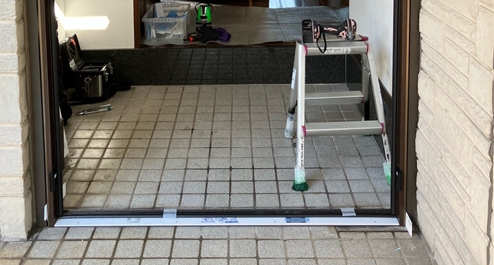 ミヤザキトーヨー住器の【玄関ドアリシェント】フラット玄関のリシェント（カバー工法）施工に関する重要事項の施工事例詳細写真4