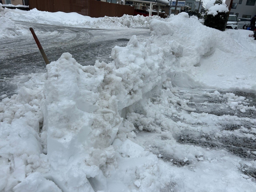 駐車場の除雪も大事!!! ミヤザキトーヨー住器のブログ 写真5