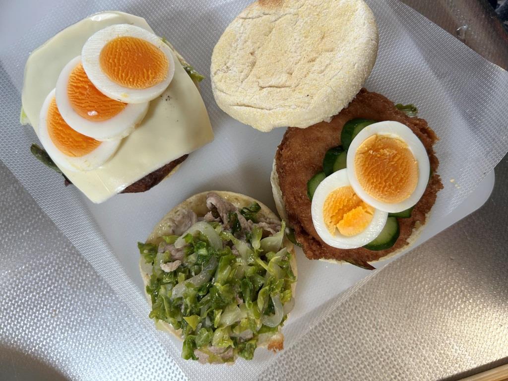 ど~んと一本!だし巻き玉子のお弁当 ミヤザキトーヨー住器のブログ 写真2