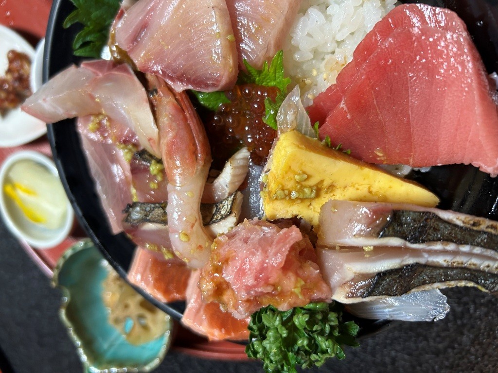 山奥で海鮮丼 ミヤザキトーヨー住器のブログ 写真5