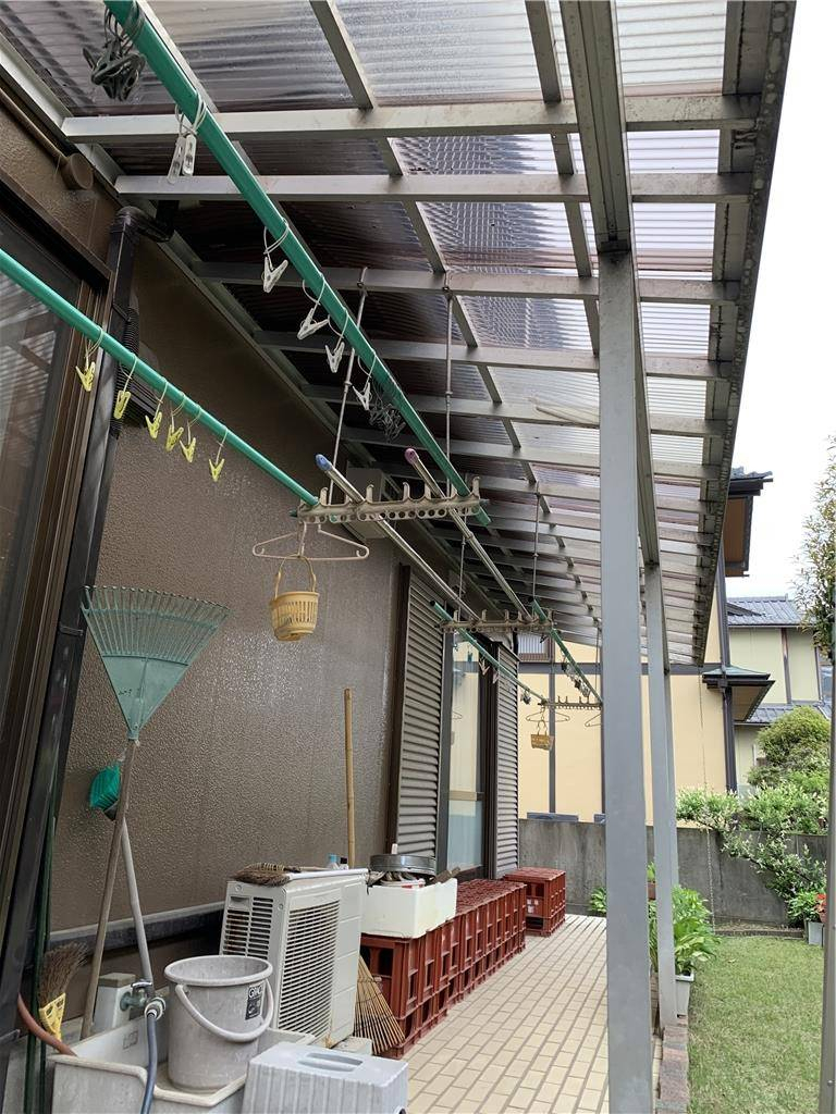 ミヤザキトーヨー住器のアルミテラス屋根波板交換工事の施工前の写真2