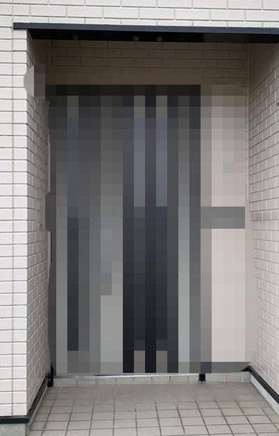 ミヤザキトーヨー住器の玄関風除室工事（商品名：ツインガード）の施工前の写真1