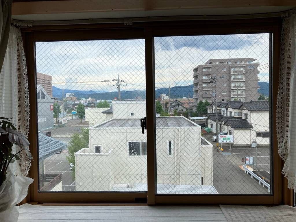 ミヤザキトーヨー住器の先進的窓リノベ補助金予約の事前工事の施工前の写真1