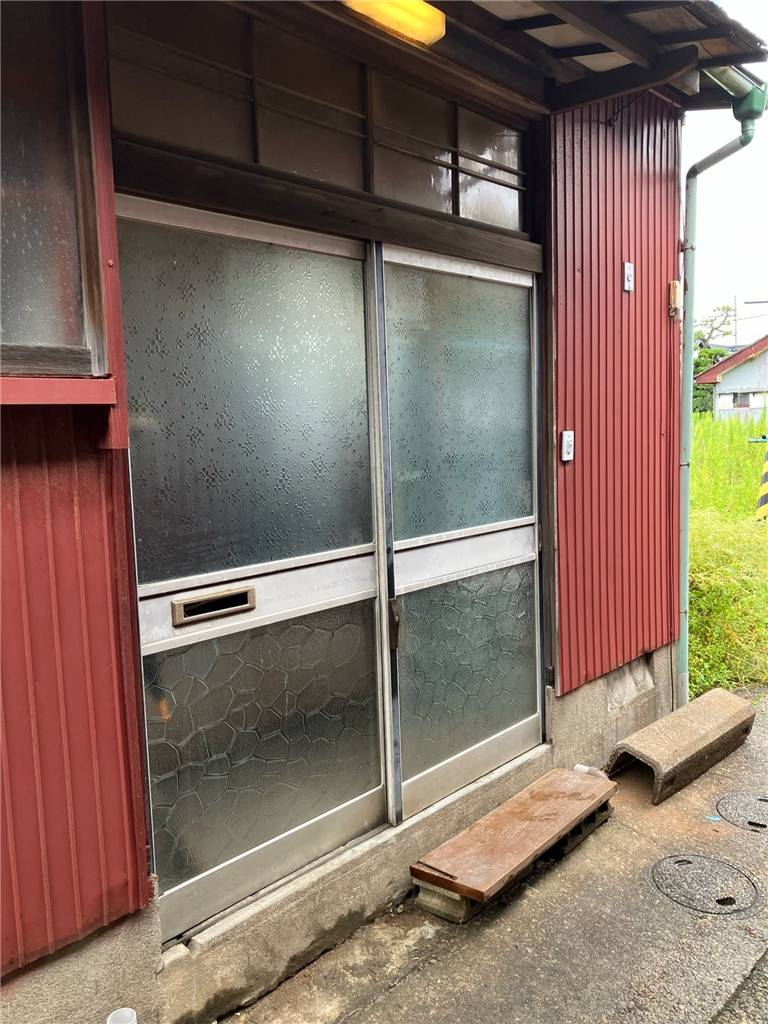 ミヤザキトーヨー住器の旧家屋メンテナンス（玄関引戸、戸車交換工事）の施工後の写真1