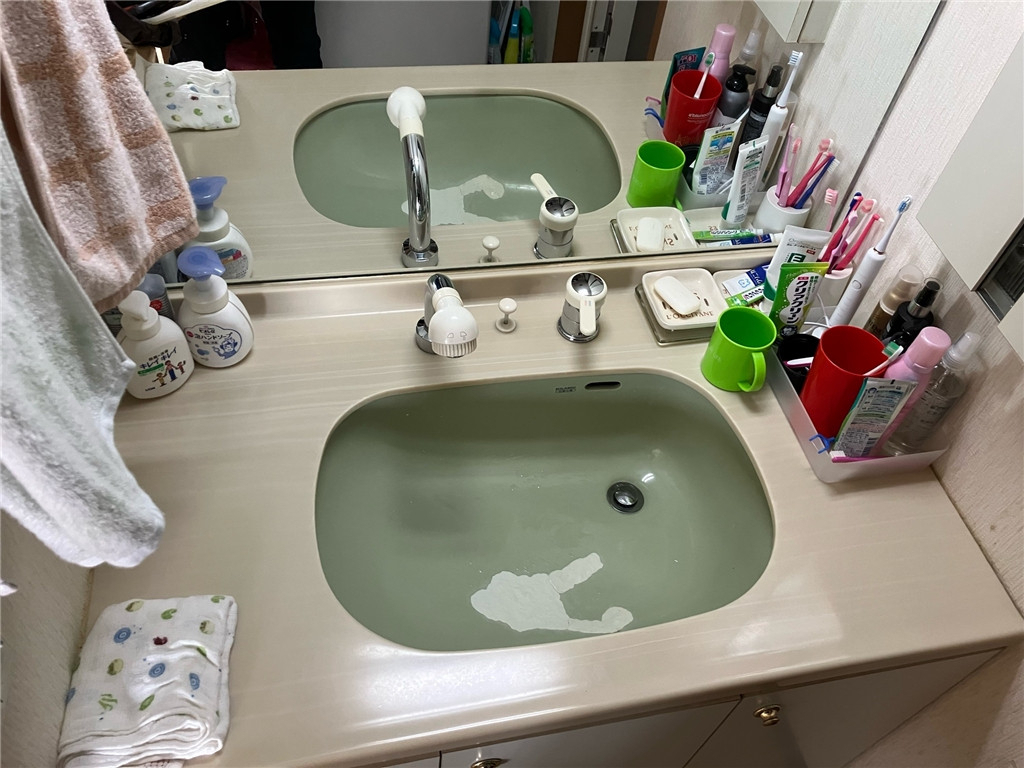 ミヤザキトーヨー住器の【弊社の強み】木工部にてオーダー洗面化粧台作成、納品の施工前の写真3