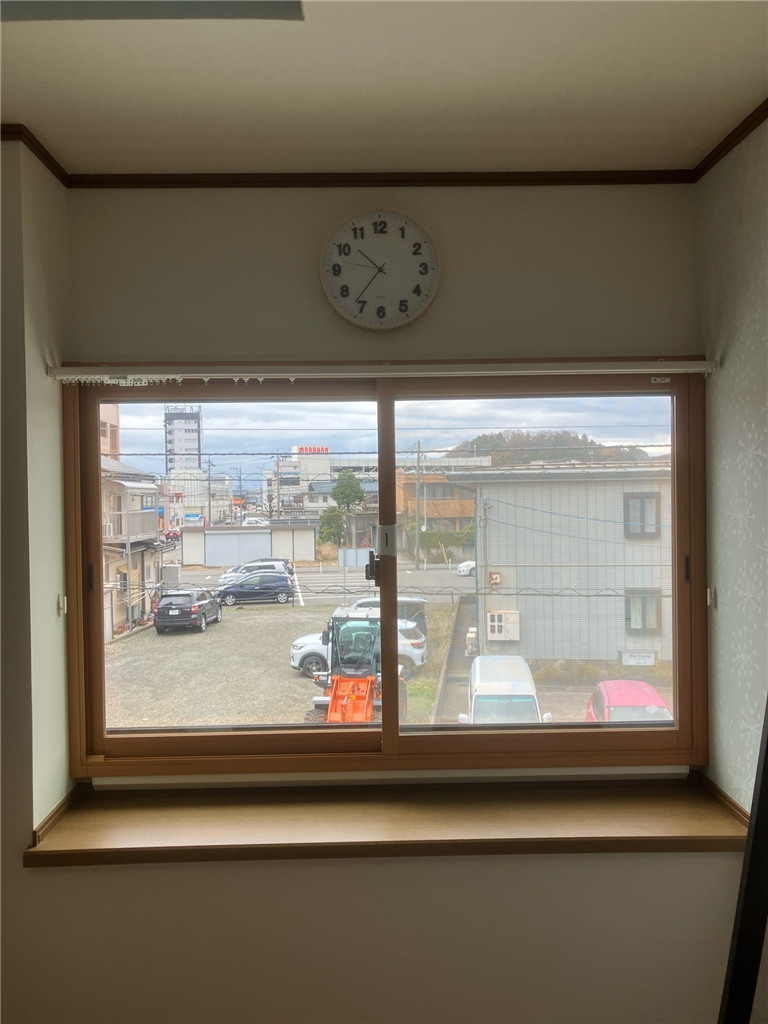 ミヤザキトーヨー住器の【内窓設置】費用まるわかり！中窓が多い家がお得にリフォームできる理由とは？の施工後の写真1