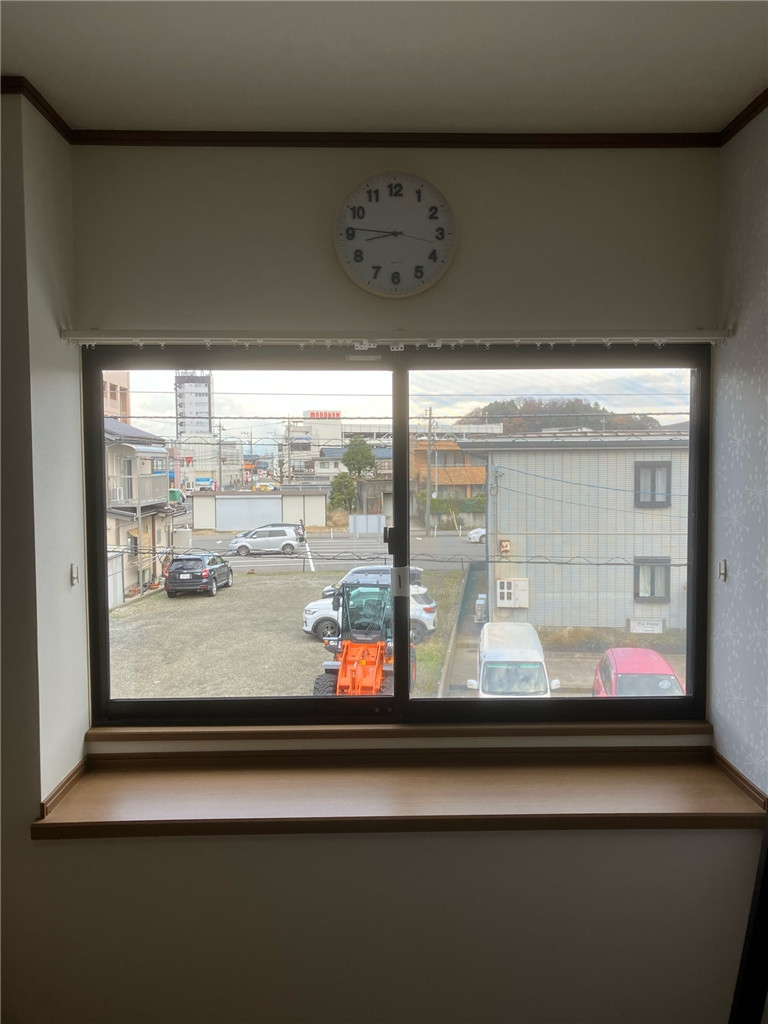 ミヤザキトーヨー住器の【内窓設置】費用まるわかり！中窓が多い家がお得にリフォームできる理由とは？の施工前の写真1