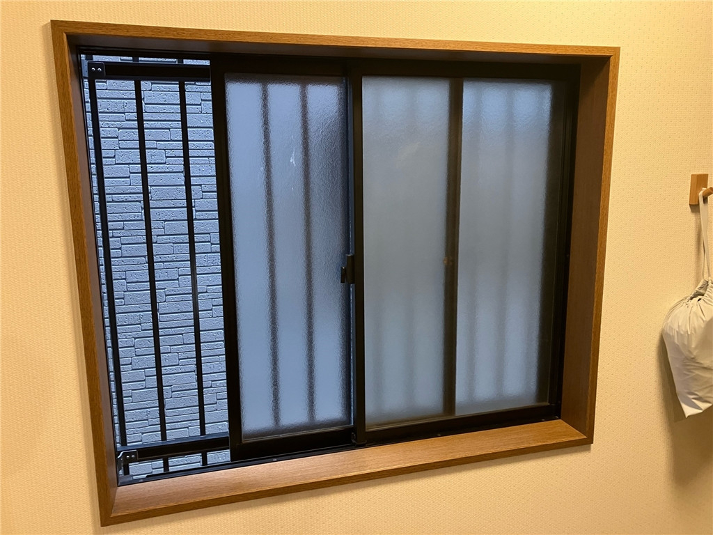 ミヤザキトーヨー住器の【内窓設置】費用まるわかり！中窓が多い家がお得にリフォームできる理由とは？の施工前の写真2