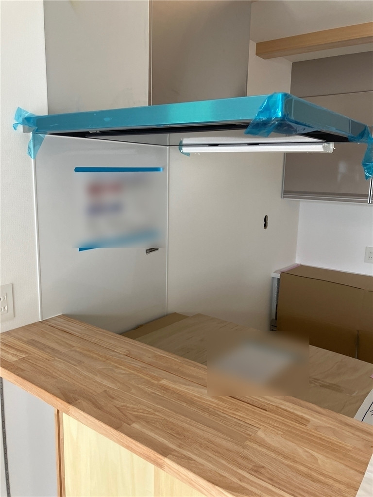ミヤザキトーヨー住器のオープンキッチンの救世主！【油跳ね防止ガラスパネル設置】快適クッキング!!!の施工前の写真1