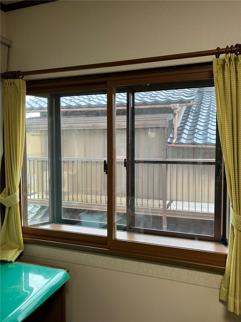 ミヤザキトーヨー住器の【内窓設置】インプラスのカラー選び、部屋の印象を「変える」?それとも「生かす」?の施工後の写真2