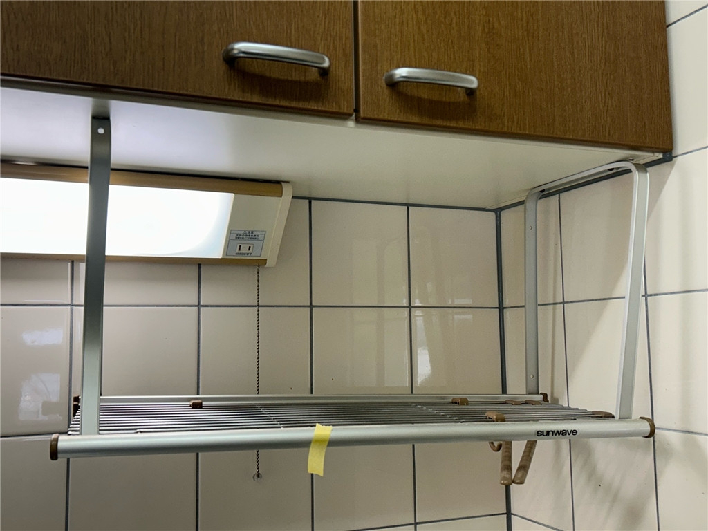ミヤザキトーヨー住器の【DIY好き必見】キッチンの水切り棚やドアのラッチ交換、自分でやっても大丈夫？の施工前の写真1