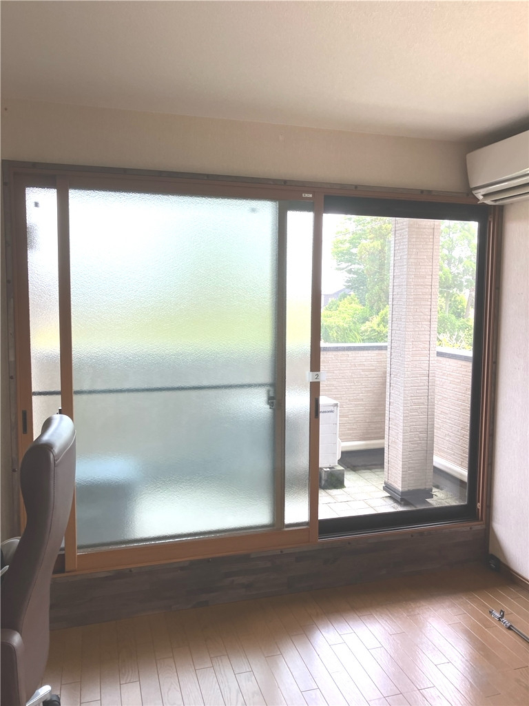 ミヤザキトーヨー住器の昔の豪快な掃除法から現代の快適な暮らしへ！掃き出し窓の知られざる歴史と【内窓設置】の賢い選択の施工後の写真2